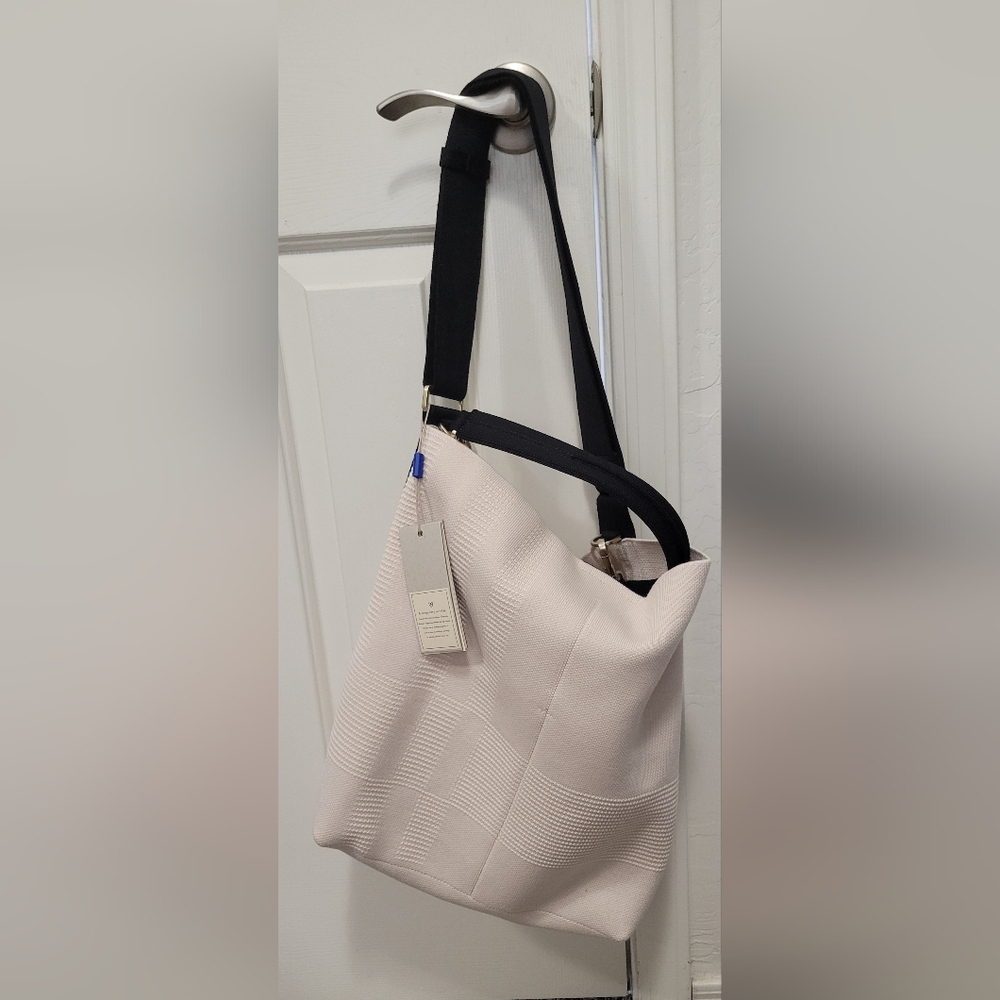 NWT Rothy's Pearl Merino Bucket Bag
